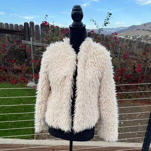 Hit List of Los Angeles Cream Faux Fur Jacket. 3/4 length sleeves - Size small
